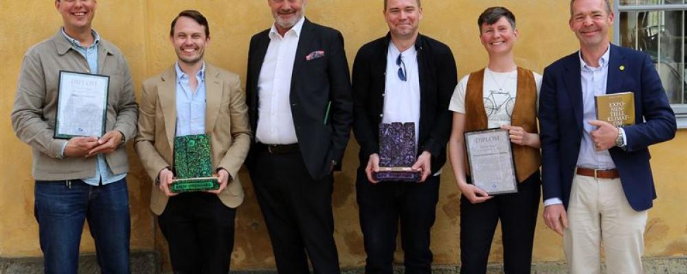 Fotograf: Sara Sekund / Business Region Göteborg

Alectas Carl Martin och Magnus Källgren med priset som Årets Uppstickare, till vänster om Patrik Andersson, BRG. Stadsfastighetsförvaltningens Stefan Johansson, Angélica Ekberg och Martin Blixt blev Årets Återbrukare.