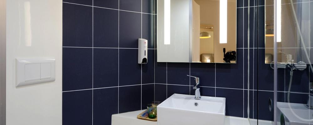 Läckande tätskikt i badrum står för en femtedel av alla vattenskador i svenska bostäder. Bild: Creative Commons Zero