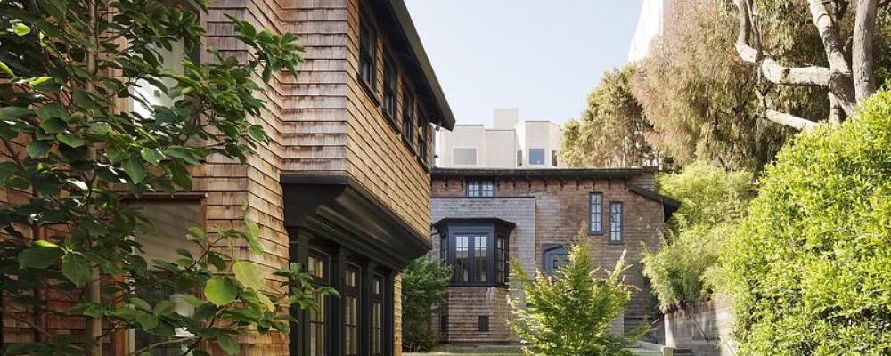 Den renoverade villan i Cow Hollow kombinerar bevarad fasad med moderniserad interiör och öppna ytor. Obs! Det finns fler bilder av interiören i slutet av artikeltexten. Foto: Joe Fletcher