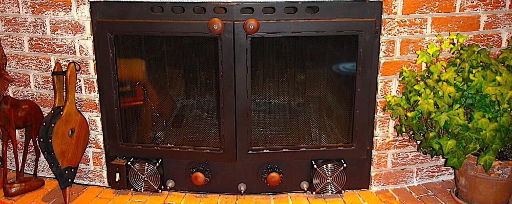 Specialanpassad eldstadsinsats med stora glasdörrar och en stor värmeväxlare för hög verkningsgrad. Symbolbild. Foto: Wikipedia Common. Kredit: Brenthasty