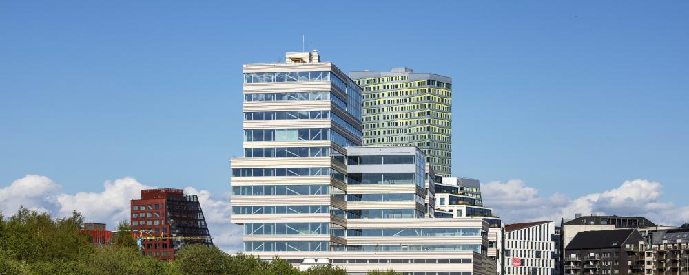Västra fasaden. En av fasaderna som möter dig när du reser över Öresundsbron eller det första du möter när du åker tåget från Köpenhamn. Foto: Kasper Dudzik