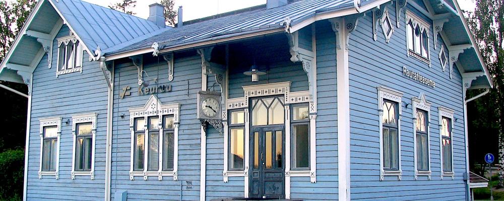 Den här byggnaden, som byggdes 1897 valdes till Finlands vackraste järnvägsstation för ett antal år sedan. Nu fungerar den som bostad för två pensionärer. Foto: Wikipedia Common Lic. Kredit: Zache