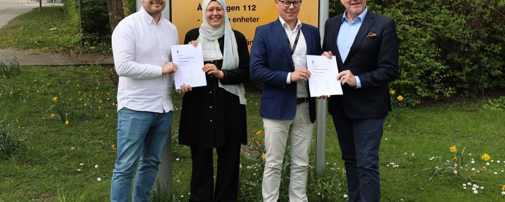 Micasa Fastigheter och COBAB har signerat avtalet som innebär byggstart av kvarteret Ånn i Årsta sommaren 2025. Pressbild: Micasa Fastigheter