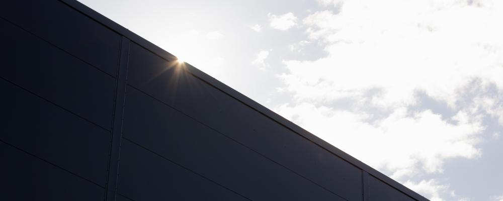 På den cirka 60 000 kvadratmeter stora fastigheten finns idag en äldre byggnad som ska rivas och ge plats för en ny logistikanläggning. Foto: Nordsten Development