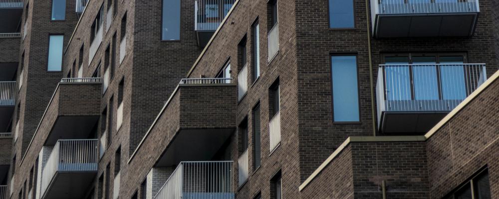 Lägenhetshus. Foto: Seb Doe / Unsplash