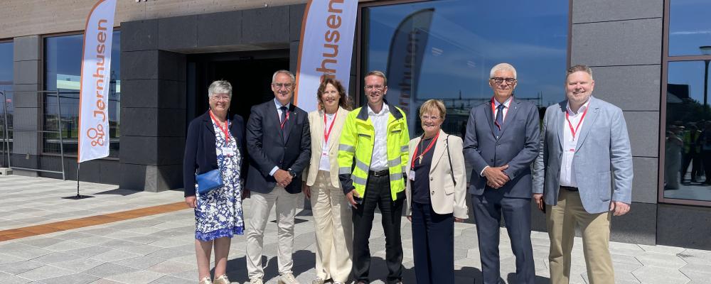 Helene Andersson, ordförande tillväxtutskottet, region Halland, Roberto Maiorana, gd Trafikverket, Biljana Perhsson, vd Jernhusen, Anderas Carlson, infrastruktur- och bostadsminister, Ann-Charlotte Stenkil, Kommunstyrelsens ordförande Varberg, Anders Thornberg Landshövding Halland, Per Ankersjö, moderator. Fotograf: Jernhusen