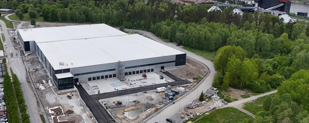 Lokalen omfattar 6 483 kvm lager, 552 kvm entresol samt 858 kvm kontors- och personalytor. Foto: Verdion
