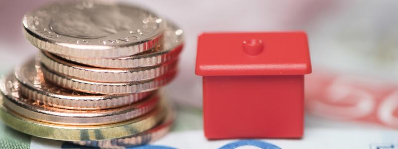 Fredrik Sandberg/TT: Swedbank gör om sin bolåneprognos. Arkivbild.
