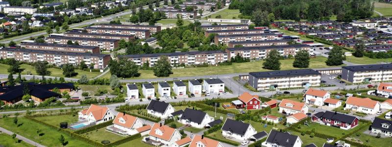 Fredrik Sandberg/TT: Nu sjunker både villor och bostadsrätter i pris. Arkivbild.