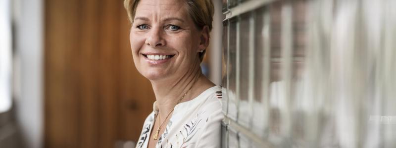 Stina Stjernkvist/TT: Annica Ånäs, vd på Atrium Ljungberg, presenterar bolagets finanser. Arkivbild.