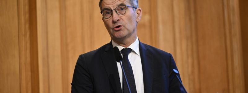 Jessica Gow/TT: Riksbankschef Erik Thedéen ger sitt första räntebesked. Arkivbild.