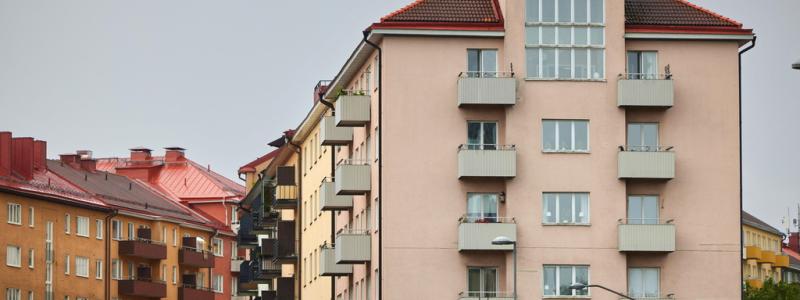 Fredrik Persson/TT: Bostadsrättspriserna har hållit emot bättre. Arkivbild.