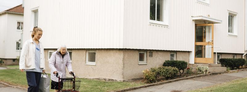 Fler än åtta av tio kommuner, 83 procent, saknar helt eller har brist på senioranpassade bostäder i någon form, visar ny statistik från Boverket som analyserats av Länsförsäkringar Fastighetsförmedling. Foto: Länsförsäkringar