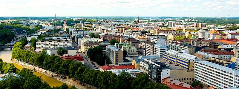 Stadens snabba expansion medför även en rad infrastrukturprojekt. Bland de mest uppmärksammade satsningarna är bygget av en ny spårväg samt utvecklingen av det östra centrumet, som ska bli ett nav för utbildning, tjänster och boende. Foto: Wikipedia Common, kredit: Markus Koljonen (Dilaudid)