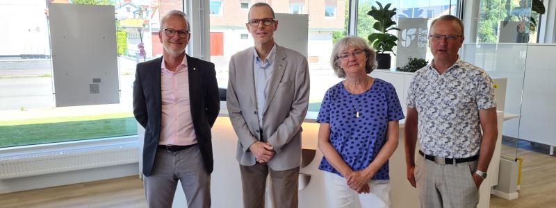 Från vänster i bild: Torbjörn Friberg vd HSB Nordvästra Götaland, Sören Pettersson ordförande HSB Nordvästra Götaland, Marita Bengtsson ordförande AB Bostäder och Karl Alexandersson vd AB Bostäder. Foto: HSB