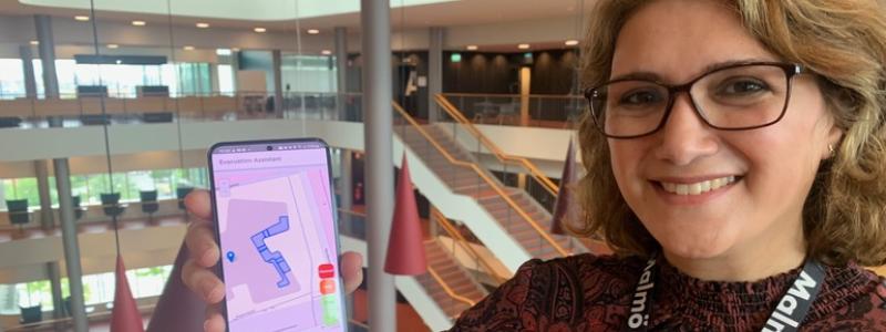 – I framtiden tänker vi oss att EvacAware ska kunna installeras i stora smarta byggnader; som exempelvis idrottsarenor, shoppingcenter eller på stora företag och skolor, säger forskaren Arezoo Sarkheyli-Hägele vid Malmö universitet. Foto: Malmö Universitet