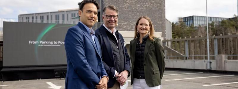 Annika Abraham, VD, ChargeNode,  Alejandro Castro Pérez, Vice President Energy Solutions, Volvo Cars, samt Per-Henrik Persson, VD, Buddy Energy. Pressbild: Charge Node