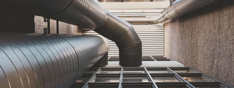 Gråa metallrör. Foto: Compagnons / Unsplash