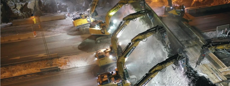 Här rivs en gång- och vägtunnel i Vårby Backe. Foto: Roman Hassas