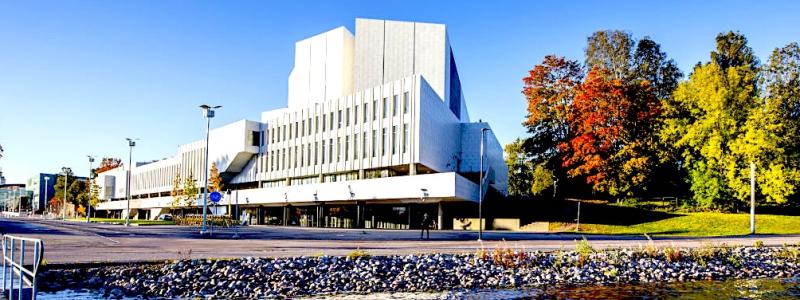 Finlandia-huset vid Tölöviken i Helsingfors centrum. Foto: Finlandia-talo Oy