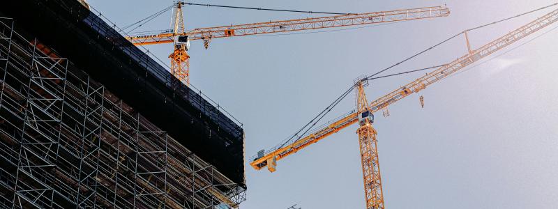 Lyftrkranar och bostadsbyggande. Foto:  Frames For Your Heart /  Frames For Your Heart