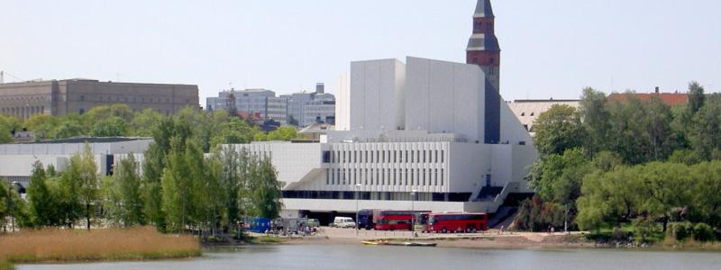 Finlandiahuset är ett av de tretton byggnadsverk som ingår i helheten Aalto Works, vilken Finland har nominerat till Unescos världsarvslista. Nomineringen lämnades in till Unesco i februari 2025 och ett slutligt beslut väntas fattas under 2026. Enligt den ansökan som Museiverket arbetat med sedan 2022 har Alvar Aaltos arkitektur spelat en central roll i utvecklingen av den finländska välfärdsstaten. Byggnaderna och de arkitektoniska miljöerna anses ha bidragit till människors välbefinnande och samhällsutveckling på ett sätt som har haft betydelse långt utanför Finlands gränser och påverkat den internationella utvecklingen inom modern arkitektur. I Aalto Works representerar Finlandiahuset Aaltos vision om kultur- och kongressbyggnaden som en mötesplats för konst, samhällsliv och internationellt utbyte. Foto: Wikipedia Commons Lic. Kredit:  Istvánka using CommonsHelper.