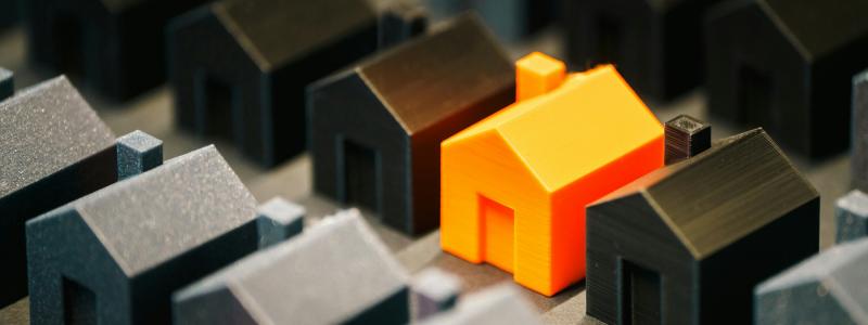 Småhus i plast. Foto: Jakub Żerdzicki Unsplash