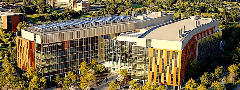 Byggnaden får fem våningar och en total yta på cirka 61 000 kvadratmeter. Där samlas flera verksamheter inom Wadsworth Center, ett av USA:s viktigaste statliga laboratorier för offentlig hälsa. Bild: Arkitekt- och designpartner HOK