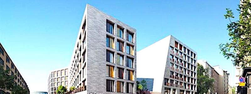 Kvarteret är uppfört på båda sidor om Broholmsgatan mellan Andra och Tredje linjen. I samband med byggprojektet rustades även den gångvänliga delen av Broholmsgatan upp. Den totala bruttoarean uppgår till cirka 28 000 kvadratmeter och byggnaderna omfattar åtta våningar ovan mark samt två källarplan. Foto: Citybox-Ylva-Arkkitehdit