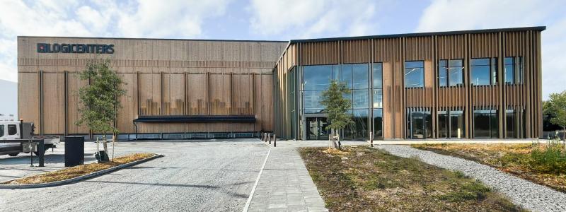 Innovationsprojektet är, enligt Nreps kännedom, världens största hampaisolerade logistikbyggnad och den första i sitt slag som använder biobaserade material i så pass stor utsträckning. Foto: Nrep