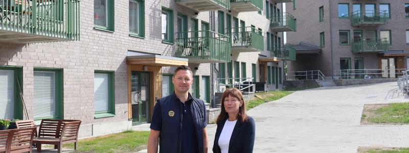Mattias Lundström vd och Helena Backman affärsområdeschef Fastigheter, HSB Norr Foto: HSB Norr