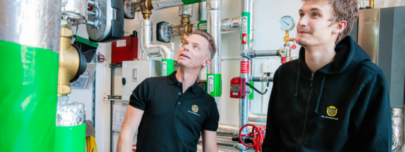 Jesper Brink och William Petersson Sköld från HSB Mölndal är två av deltagarna på vårens utbildning i HSB Living Lab. Foto: Emelie Asplund
