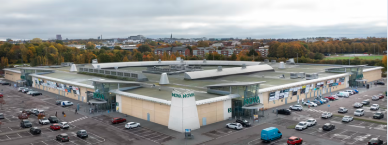 På Nova finns 26 000 kvm service, butiker och restauranger på fem minuters cykelavstånd från Lunds centrum. Foto: Carl Ljungberg