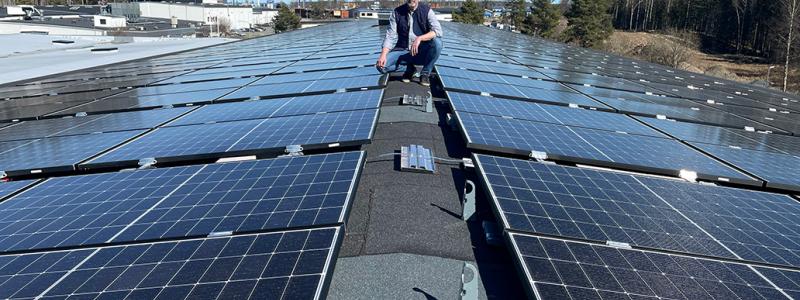 Solpaneler installerade på W.steps stegfabrik i Nässjö. Pressbild: Hultafors Group Sverige AB