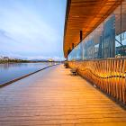 Trevlig "vänthall". Belysningen från Drammen järnvägstation på Jernbanekaia. Foto: Hans-Magnus Bjølgerud, Norconsult