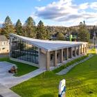 Monica C. Gratton Library i Saint-Adolphe-d’Howard i Québec ritades av Perrault Architecture och inspirerades av landskapet i Laurentiderna. Foto: Raphaël Thibodeau
