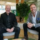 Tomas Bäckstadi, InmatiQ och Per Törling, Sales Manager på Schneider Electric. Pressbild: Schneider Electric Sverige