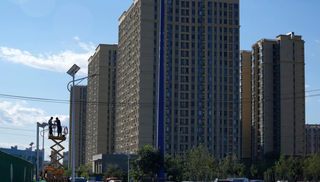 Ng Han Guan/AP/TT: Ett av fastighetsjätten Evergrandes många bostadshus i Kina. Bilden är tagen i Peking. Arkivbild.