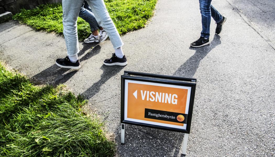 Tomas Oneborg/SvD/TT: Antalet sålda villor och bostadsrätter föll och priserna sjönk på många håll i landet i maj, enligt Svensk Mäklarstatistik. Arkivbild