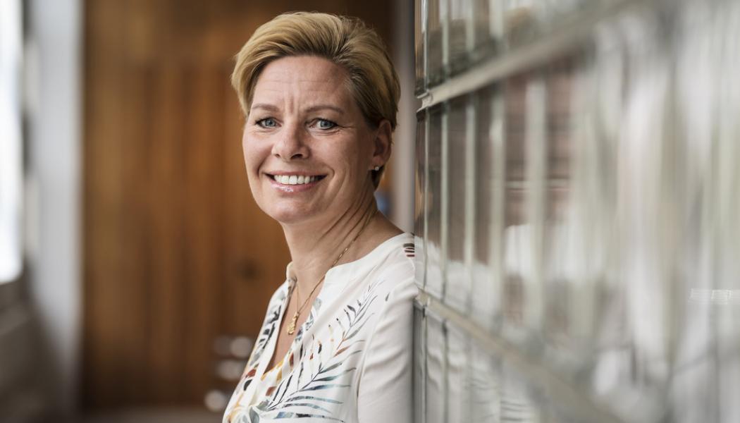 Stina Stjernkvist/TT: Annica Ånäs, vd på Atrium Ljungberg, presenterar bolagets finanser. Arkivbild.
