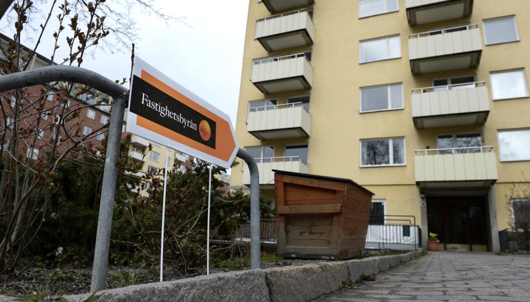 Janerik Henriksson/TT: Köparna har fortfarande en fördel på bostadsmarknaden, men övertaget har minskat sedan slutet av fjolåret, enligt Fastighetsbyråns Mäklarpanel. Arkivbild.