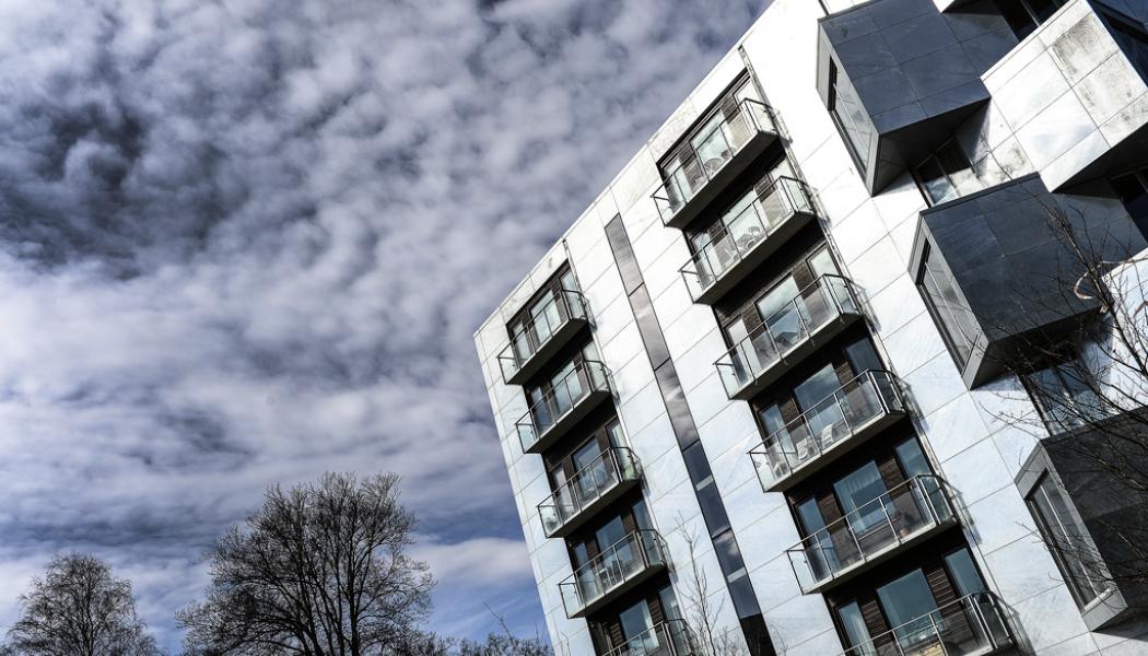 Anders Wiklund/TT: Allt fler bostadsrättsägare uppger att de oroar sig över föreningens ekonomi, enligt en ny rapport från Sveriges bostadsrättscentrum (SBC). Arkivbild.