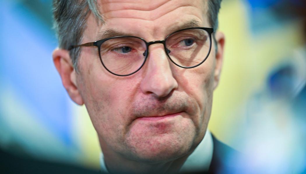 Fredrik Sandberg/TT: Riksbankschef Erik Thedéen och hans direktion är inte klara med räntehöjningarna, enligt ekonomkåren. Arkivbild.
