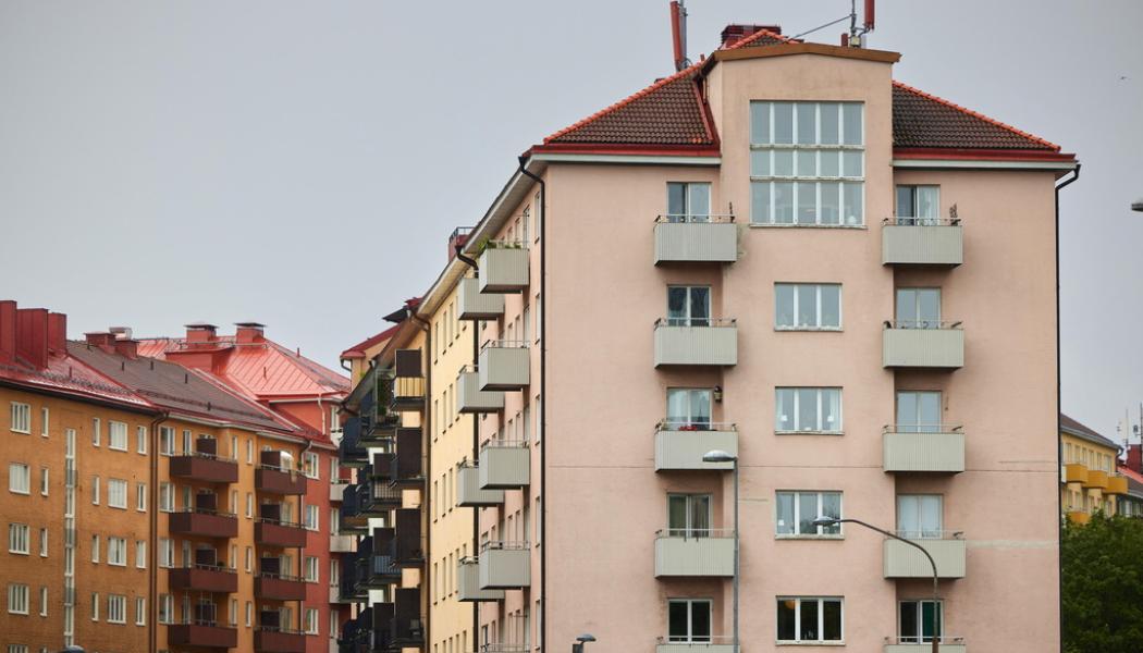 Fredrik Persson/TT: Bostadsrättspriserna har hållit emot bättre. Arkivbild.