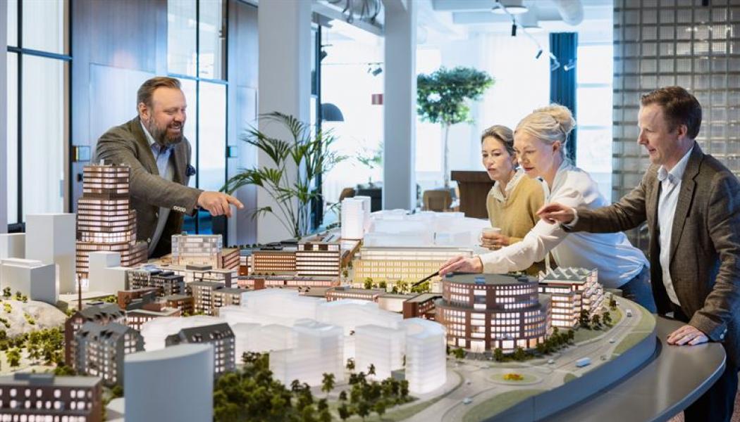 Peter Stigson, tekn. dr. och forsknings- och affärsutvecklare på RISE, Johanna Gattberg, affärsstrateg på Atrium Ljungberg, Carina Carlman, arkitekt SAR/MSA och forsknings- och affärsutvecklare på RISE. Foto: David Lagerlöf