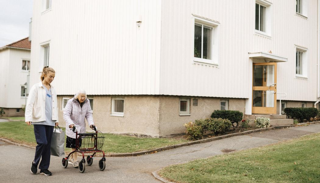 Fler än åtta av tio kommuner, 83 procent, saknar helt eller har brist på senioranpassade bostäder i någon form, visar ny statistik från Boverket som analyserats av Länsförsäkringar Fastighetsförmedling. Foto: Länsförsäkringar