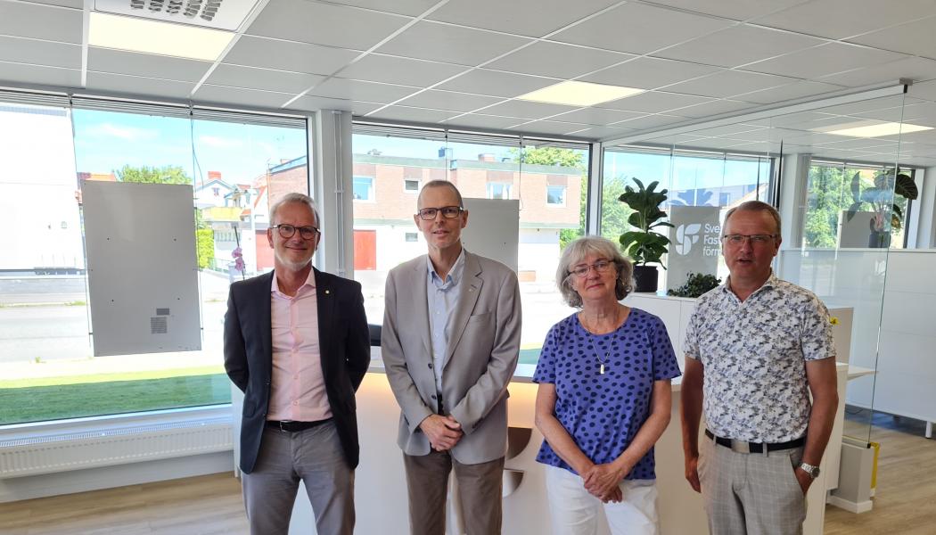 Från vänster i bild: Torbjörn Friberg vd HSB Nordvästra Götaland, Sören Pettersson ordförande HSB Nordvästra Götaland, Marita Bengtsson ordförande AB Bostäder och Karl Alexandersson vd AB Bostäder. Foto: HSB