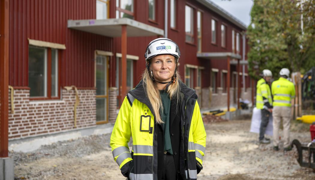Projektledare Elly Fagerström framför Rapsen.  Av: Gugge Zelander