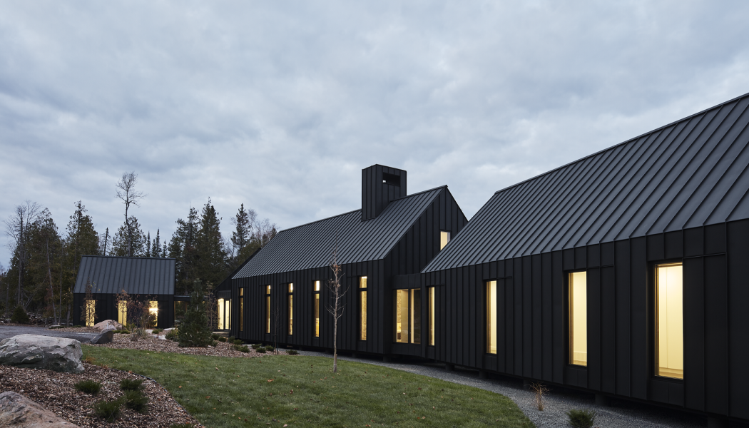 Svart zink kännetecknas av sitt stilrena uttryck och många designmöjligheter. (Foto: Maxime Brouillet/Booth Hansen)
