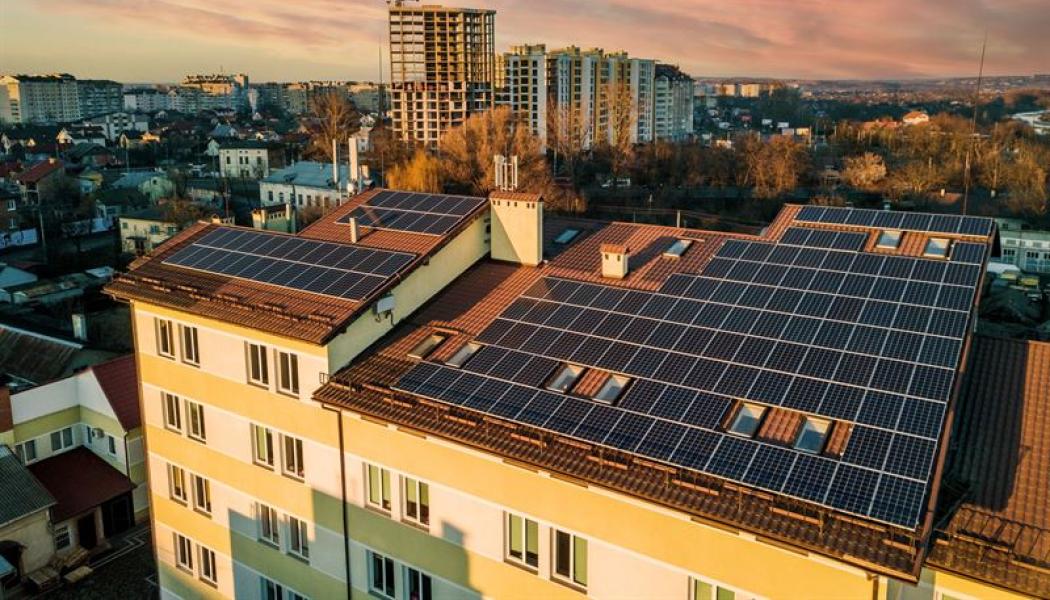 Solpaneler på tak. Pressbild: Bixia